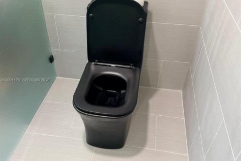 Снять в аренду виллу или дом в Майами, Флорида 3 спальни, 259.2м2, № 2065828 - фото 14