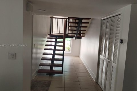 Снять в аренду виллу или дом в Майами, Флорида 3 спальни, 259.2м2, № 2065828 - фото 7