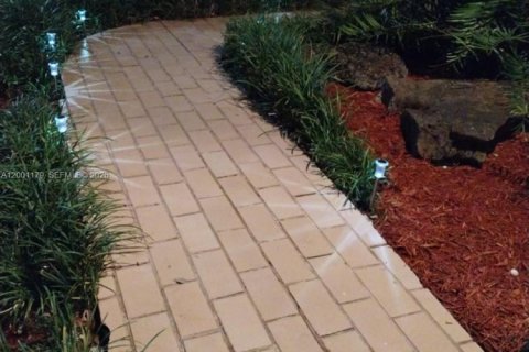 Снять в аренду виллу или дом в Майами, Флорида 3 спальни, 259.2м2, № 2065828 - фото 17