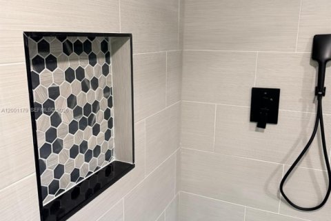 Снять в аренду виллу или дом в Майами, Флорида 3 спальни, 259.2м2, № 2065828 - фото 16