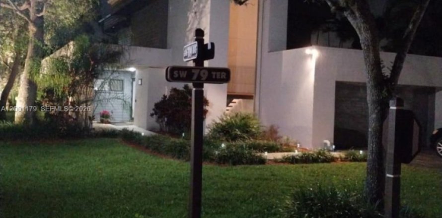 Дом в Майами, Флорида 3 спальни, 259.2м2 № 2065828