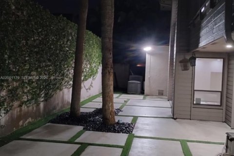 Снять в аренду виллу или дом в Майами, Флорида 3 спальни, 259.2м2, № 2065828 - фото 5