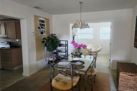 Villa ou maison à vendre à Clearwater, Floride: 2 chambres, 116.41 m2 № 2225500 - photo 5