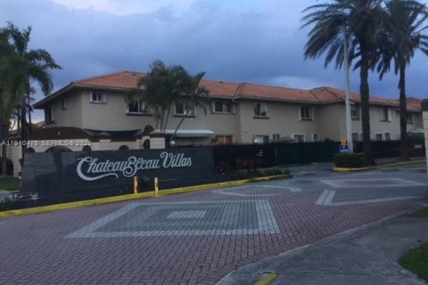 Touwnhouse à Miami, Floride 4 chambres, 123.56 m2 № 1998315
