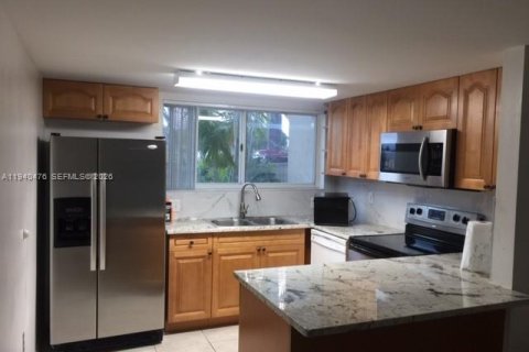 Touwnhouse à louer à Miami, Floride: 4 chambres, 123.56 m2 № 1998315 - photo 16