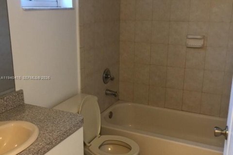 Touwnhouse à louer à Miami, Floride: 4 chambres, 123.56 m2 № 1998315 - photo 9