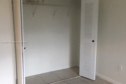 Touwnhouse à louer à Miami, Floride: 4 chambres, 123.56 m2 № 1998315 - photo 13