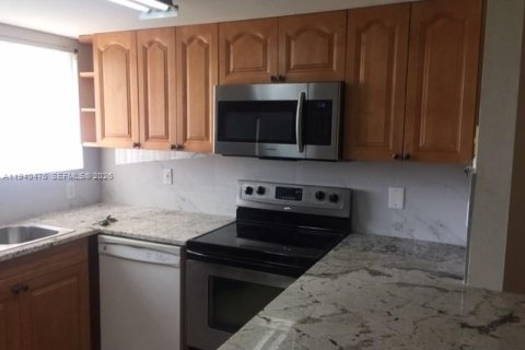 Touwnhouse à louer à Miami, Floride: 4 chambres, 123.56 m2 № 1998315 - photo 18