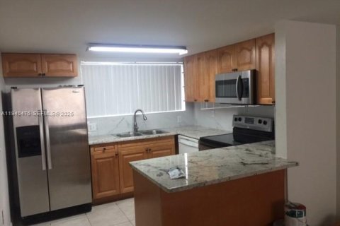 Touwnhouse à louer à Miami, Floride: 4 chambres, 123.56 m2 № 1998315 - photo 19