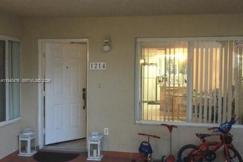 Touwnhouse à louer à Miami, Floride: 4 chambres, 123.56 m2 № 1998315 - photo 3