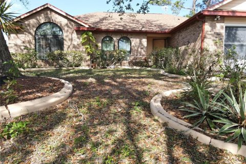 House in Palm Bay, Florida 3 bedrooms, 142.79 sq.m. № 1724429 - photo 2