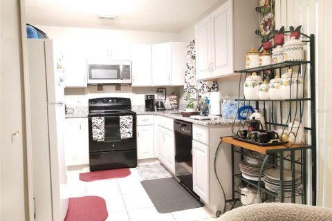House in Palm Bay, Florida 3 bedrooms, 142.79 sq.m. № 1724429 - photo 5