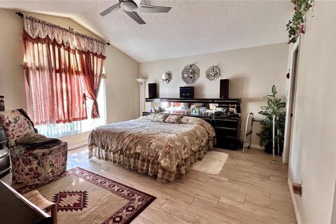 House in Palm Bay, Florida 3 bedrooms, 142.79 sq.m. № 1724429 - photo 13
