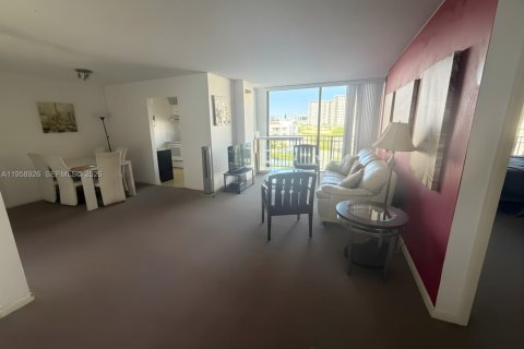 Copropriété à louer à Sunny Isles Beach, Floride: 3 chambres, 114.27 m2 № 2023906 - photo 9