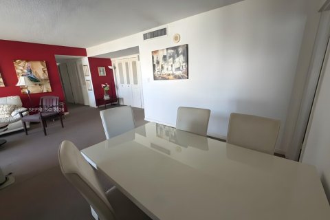 Copropriété à louer à Sunny Isles Beach, Floride: 3 chambres, 114.27 m2 № 2023906 - photo 5