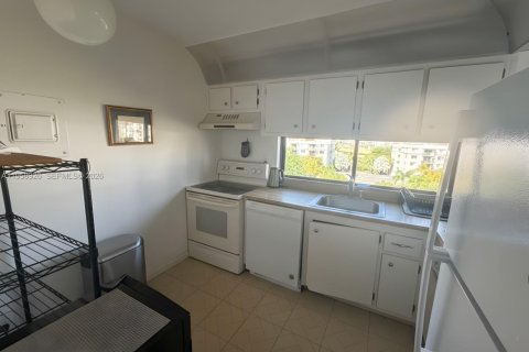 Copropriété à louer à Sunny Isles Beach, Floride: 3 chambres, 114.27 m2 № 2023906 - photo 6