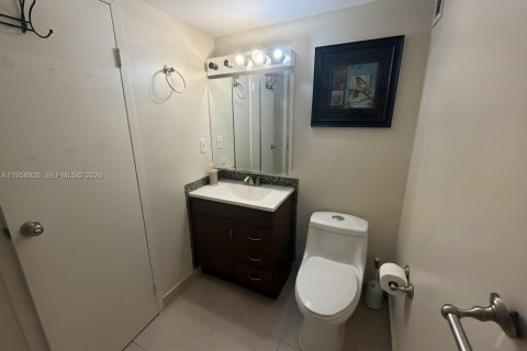 Copropriété à louer à Sunny Isles Beach, Floride: 3 chambres, 114.27 m2 № 2023906 - photo 4