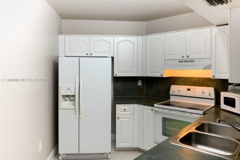 Copropriété à louer à Miami, Floride: 2 chambres, 86.68 m2 № 2043040 - photo 3