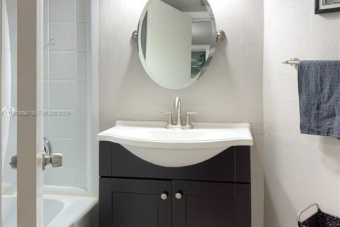 Copropriété à louer à Miami, Floride: 2 chambres, 86.68 m2 № 2043040 - photo 5
