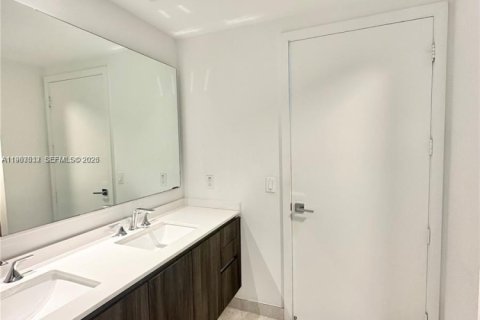 Condominio en venta en Miami, Florida, 1 dormitorio, 69.21 m2 № 2028766 - foto 17