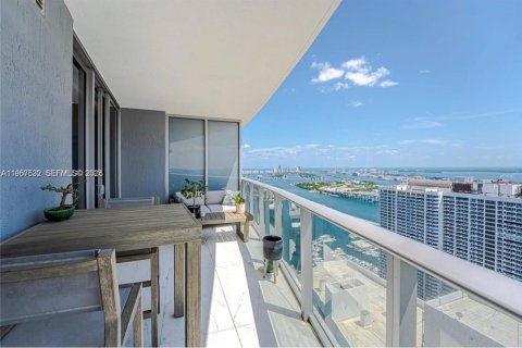 Condominio en venta en Miami, Florida, 1 dormitorio, 69.21 m2 № 2028766 - foto 2
