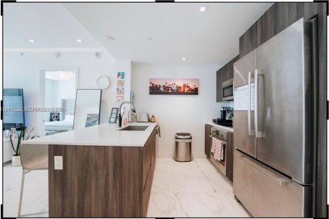 Condominio en venta en Miami, Florida, 1 dormitorio, 69.21 m2 № 2028766 - foto 4