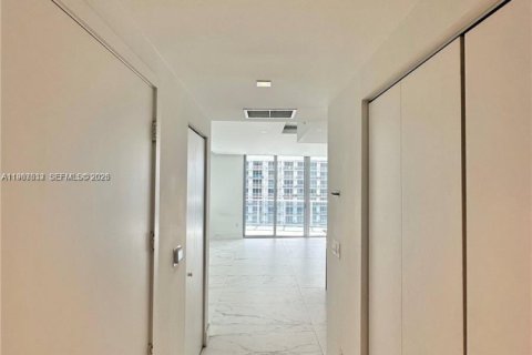 Condominio en venta en Miami, Florida, 1 dormitorio, 69.21 m2 № 2028766 - foto 11