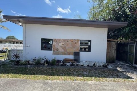 Immobilier commercial à Fort Lauderdale, Floride 145.67 m2 № 2045978