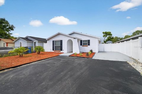 Villa ou maison à vendre à Tampa, Floride: 3 chambres, 102.84 m2 № 1885892 - photo 2