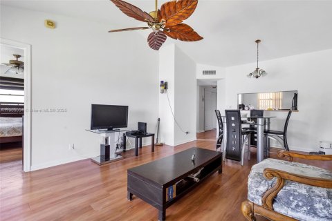 Купить кондоминиум в Маргит, Флорида 2 спальни, 75.72м2, № 1955507 - фото 7