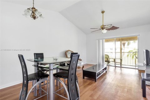 Купить кондоминиум в Маргит, Флорида 2 спальни, 75.72м2, № 1955507 - фото 3