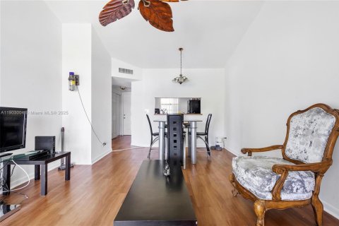 Купить кондоминиум в Маргит, Флорида 2 спальни, 75.72м2, № 1955507 - фото 6