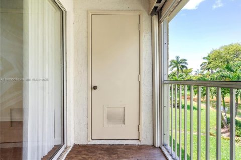 Купить кондоминиум в Маргит, Флорида 2 спальни, 75.72м2, № 1955507 - фото 17