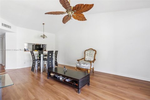 Купить кондоминиум в Маргит, Флорида 2 спальни, 75.72м2, № 1955507 - фото 5