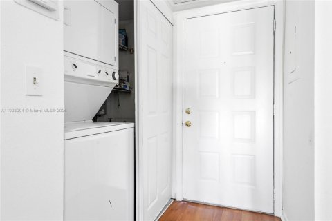 Купить кондоминиум в Маргит, Флорида 2 спальни, 75.72м2, № 1955507 - фото 15