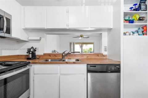 Купить кондоминиум в Маргит, Флорида 2 спальни, 75.72м2, № 1955507 - фото 11