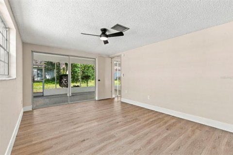 Villa ou maison à vendre à Hudson, Floride: 2 chambres, 141.12 m2 № 2420182 - photo 14