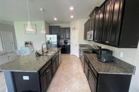 House in Wesley Chapel, Florida 4 bedrooms, 216.83 sq.m. № 1810530 - photo 9