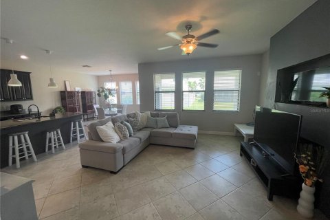 House in Wesley Chapel, Florida 4 bedrooms, 216.83 sq.m. № 1810530 - photo 11