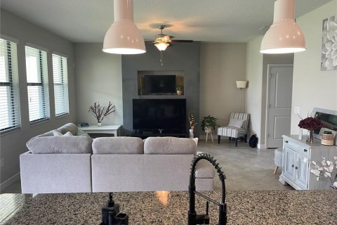 House in Wesley Chapel, Florida 4 bedrooms, 216.83 sq.m. № 1810530 - photo 8