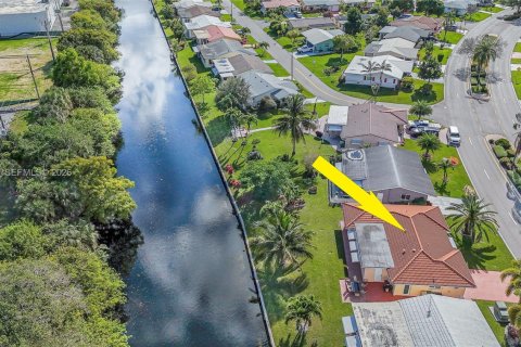 Casa en venta en Tamarac, Florida, 2 dormitorios, 105.07 m2 № 2010385 - foto 5