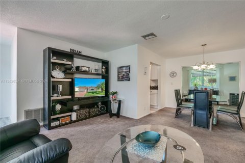 Casa en venta en Tamarac, Florida, 2 dormitorios, 105.07 m2 № 2010385 - foto 15