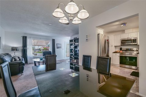 Casa en venta en Tamarac, Florida, 2 dormitorios, 105.07 m2 № 2010385 - foto 18