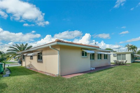 Casa en venta en Tamarac, Florida, 2 dormitorios, 105.07 m2 № 2010385 - foto 13