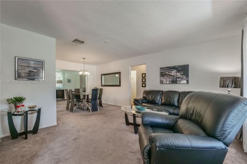 Casa en venta en Tamarac, Florida, 2 dormitorios, 105.07 m2 № 2010385 - foto 14