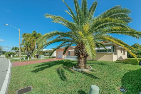 Casa en venta en Tamarac, Florida, 2 dormitorios, 105.07 m2 № 2010385 - foto 11