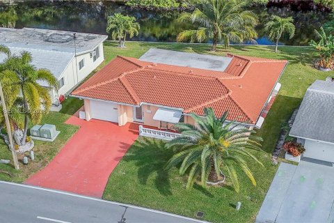 Casa en venta en Tamarac, Florida, 2 dormitorios, 105.07 m2 № 2010385 - foto 8