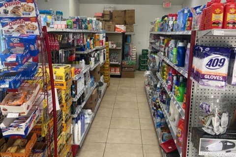 Propiedad comercial en venta en Cape Coral, Florida № 2012904 - foto 5