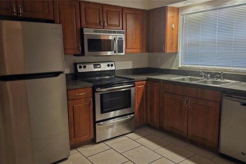 Villa ou maison à louer à Tampa, Floride: 3 chambres, 134.99 m2 № 2117984 - photo 3