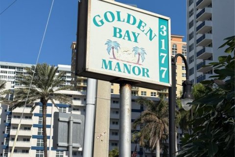 Condo in Hallandale Beach, Florida, 1 bedroom № 2059702 - photo 24